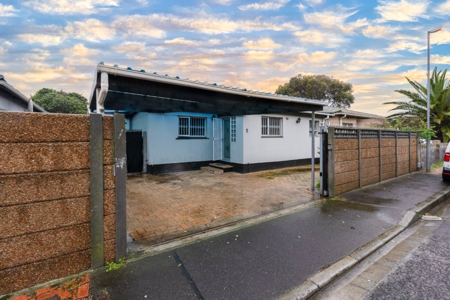 4 Bedroom Property for Sale in Brooklyn Western Cape